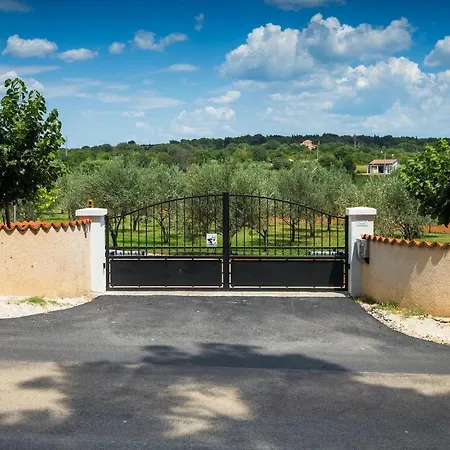 Holiday home Milemanda